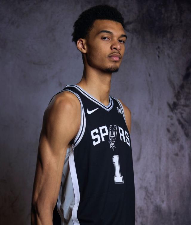 乐鱼体育入口-新秀赛季就负荷管理？马刺文班的“爱情长跑”才开始